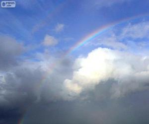 Rompicapo di Arcobaleno tra nuvole