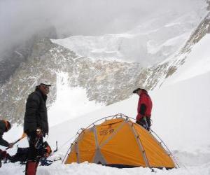 Rompicapo di Avventurieri nil montaggio della tenda