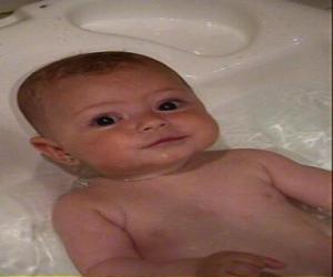 Rompicapo di Baby nella vasca da bagno