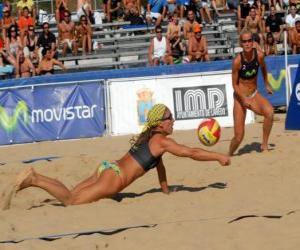 Rompicapo di Beach Volley - Giocatore di salvare una palla agli occhi del suo compagno