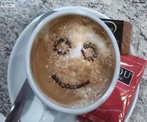 Rompicapo di Caffè e latte sorridente