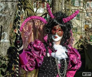 Rompicapo di Carnevale vestito rosa