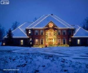 Rompicapo di Casa decorata con decorazioni di Natale