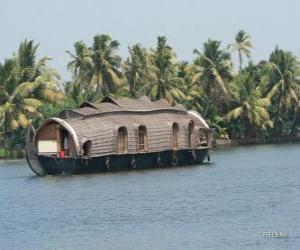Rompicapo di Casa galleggiante sul fiume, una barca progettata come alloggi