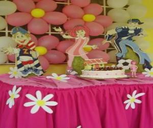 Rompicapo di Celebrazione dell compleanno con sua torta con le candele, regali e palloncini