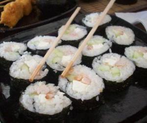 Rompicapo di Cibo giapponese con le bacchette, è conosciuto come maki perché è sushi arrotolato con alga