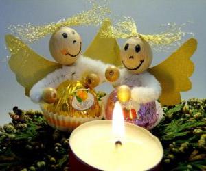 Rompicapo di due angeli con una candela