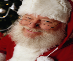 Rompicapo di Felice con la sua Santa Claus cappello e barba bianca