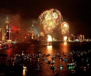 Rompicapo di Fuochi d'artificio per la celebrazione del Capodanno a Hong Kong