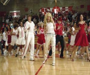 Rompicapo di Gabriella Montez (Vanessa Hudgens) Troy Bolton (Zac Efron), Ryan Evans (Lucas Grabeel), Sharpay Evans (Ashley Tisdale), danzando e cantando