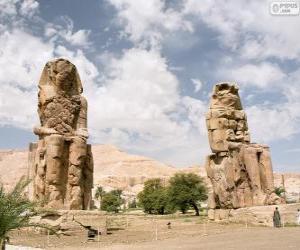 Rompicapo di I Colossi di Memnone statue di pietra del faraone Amenhotep III, Luxor, Egitto