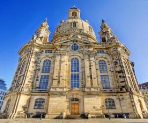 Rompicapo di La Chiesa di Nostra Signora è una chiesa barocca luterana e un simbolo di riconciliazione, la Frauenkirche a Dresda, Germania