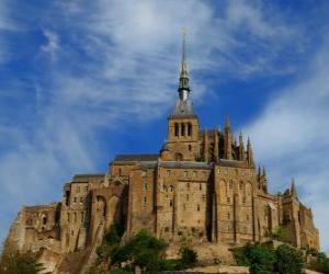 Rompicapo di Le Mont Saint Michel è un isolotto roccioso di marea in cui vi è un comune francese di Normandy