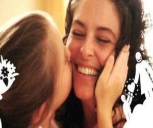 Rompicapo di Mamma o la madre di ricevere baci da sua figlia