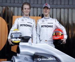 Rompicapo di Michael Schumacher e Nico Rosberg, piloti del Scudeira Mercedes GP