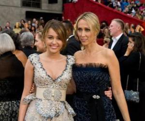 Rompicapo di Miley Cyrus e sua mamma Tish Cyrus