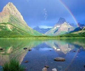 Rompicapo di Milford Sound, noto anche come Piopiotahi in Maori, è un fiordo situato nel sud-ovest dell'isola a sud della Nuova Zelanda.