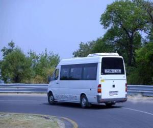 Rompicapo di Minibus in un viaggio alla montagna