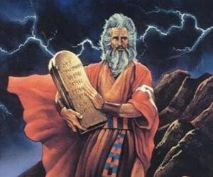 Rompicapo di Mosè con le tavole della legge su cui sono scritti i dieci comandamenti