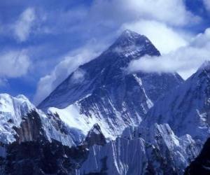 Rompicapo di Paesaggio di alta montagna con vette innevate