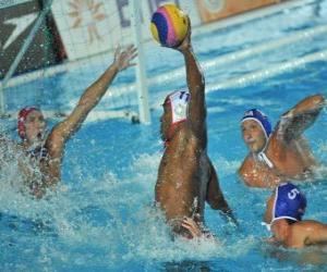 Rompicapo di Pallanuoto - Giocatore pronto a finire davanti al portiere