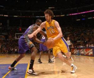 Rompicapo di Pau Gasol giocando un gioco di basketball