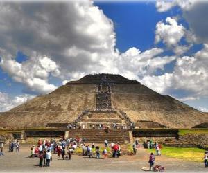 Rompicapo di Piramide del Sole, il più grande edificio della città archeologica di Teotihuacan, in Messico