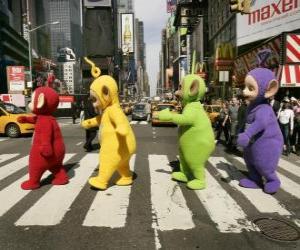 Rompicapo di Po, Laa-Laa, Dipsy e Tinky Winky, attraversando una strada