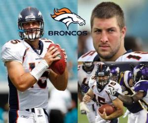 Rompicapo di Quarterback Tim Tebow giocava a calcio nella Denver Broncos.