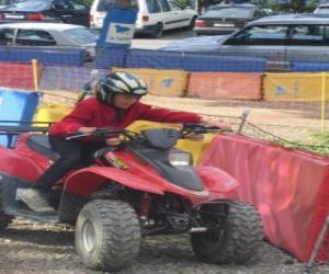 Rompicapo di Ragazza alla guida di un quad