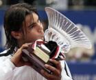 Rafa Nadal con un trofeo