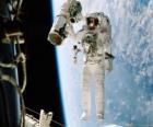 Astronauta durante una missione spaziale