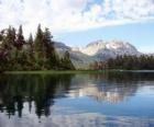 Le tranquille acque di un lago