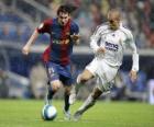 Leo Messi sparare la palla