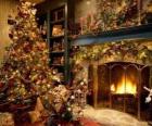 Caminetto nel Natale con le decorazioni di Natale
