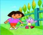 Dora, la ragazza esploratrice, accanto alla scimmia Boots esplorando