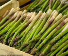 Scatola asparagi verdi una verdura molto sana