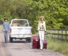 Hannah Montana (Miley Cyrus) pavimento del furgone in collera con le valigie in Tennessee