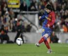 Lionel Messi a calci una palla
