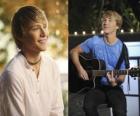 Sterling Knight è un cantante e attore statunitense.