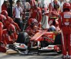 Fernando Alonso ai box - Ferrari - Monza 2010