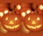 Halloween zucche intagliate con un volto e una candela accesa all'interno o Jack O'Lantern