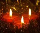 Tre candele di Natale con stoppino brucia