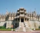 Tempio de Ranakpur, il più grande tempio Jain in India. Tempio costruito in marmo
