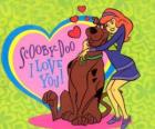 Daphne abbracciando Scooby Doo