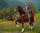 Cavaliere con casco e armatura e con la sua lancia pronti montato sul suo cavallo