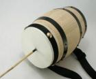 Caccarella o cupa-cupa, strumento a percussione tipico di Natale