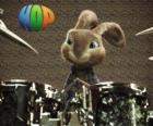 Il coniglio Hop con le bacchette per fare musica con la batteria