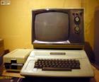 L'Apple II è uno dei primi personal computer di successo prodotti su scala industriale (1977)