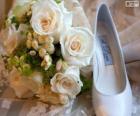 Bouquet e scarpe per la sposa